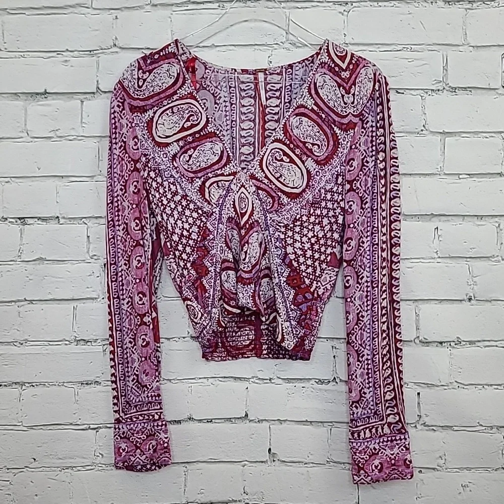 Free People Wild & Free Long Sleeve VNeck Cropped Paisley Print Blouse Red/White